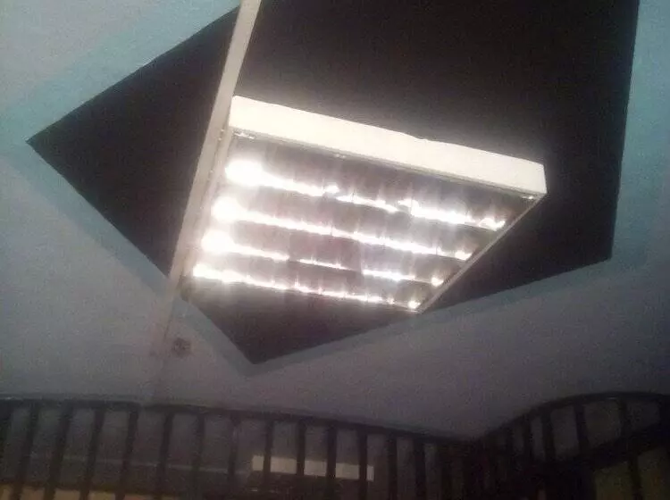 تختخواب و صبحانه The Hub Guest House