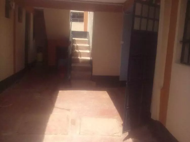 تختخواب و صبحانه The Hub Guest House