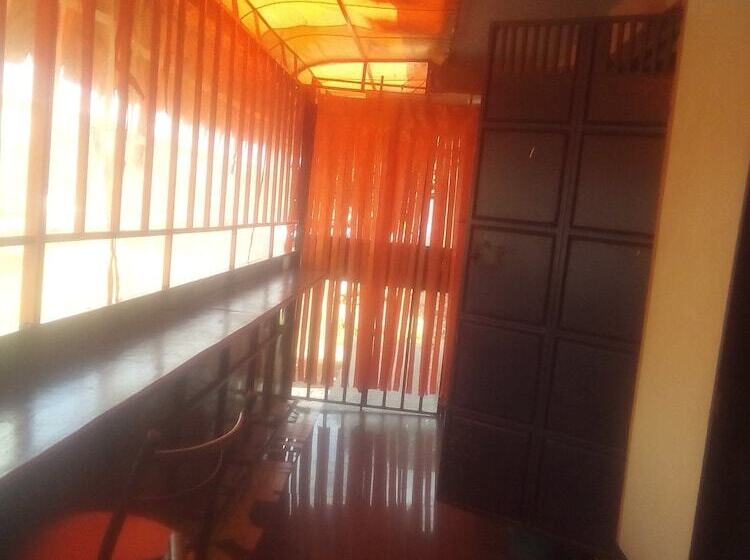 تختخواب و صبحانه The Hub Guest House