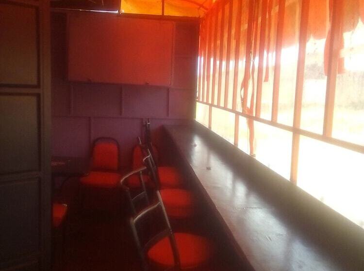 تختخواب و صبحانه The Hub Guest House