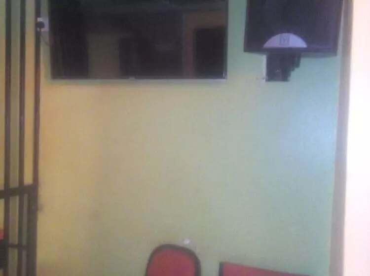 تختخواب و صبحانه The Hub Guest House