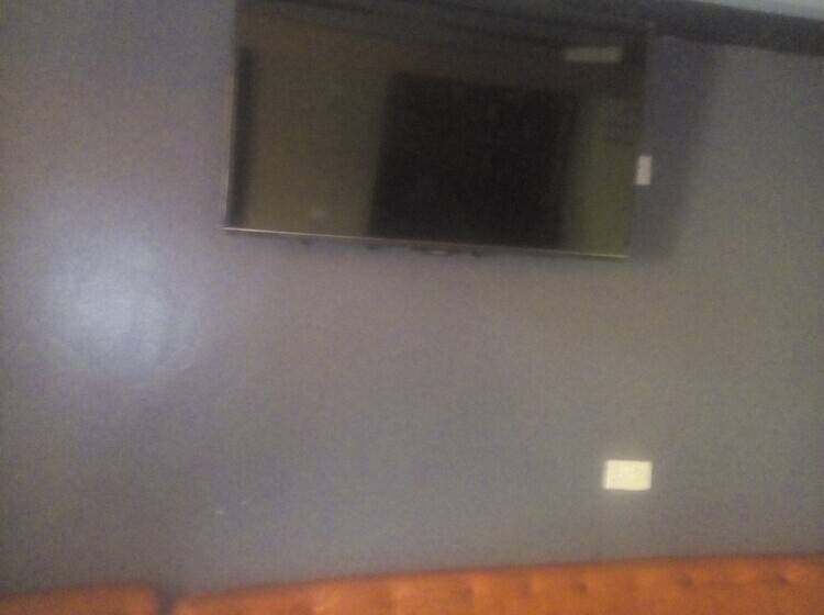 تختخواب و صبحانه The Hub Guest House