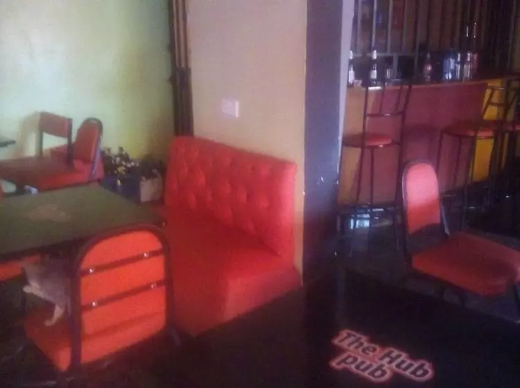 تختخواب و صبحانه The Hub Guest House