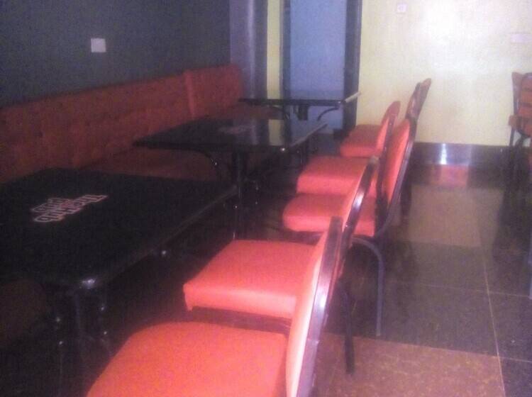 تختخواب و صبحانه The Hub Guest House