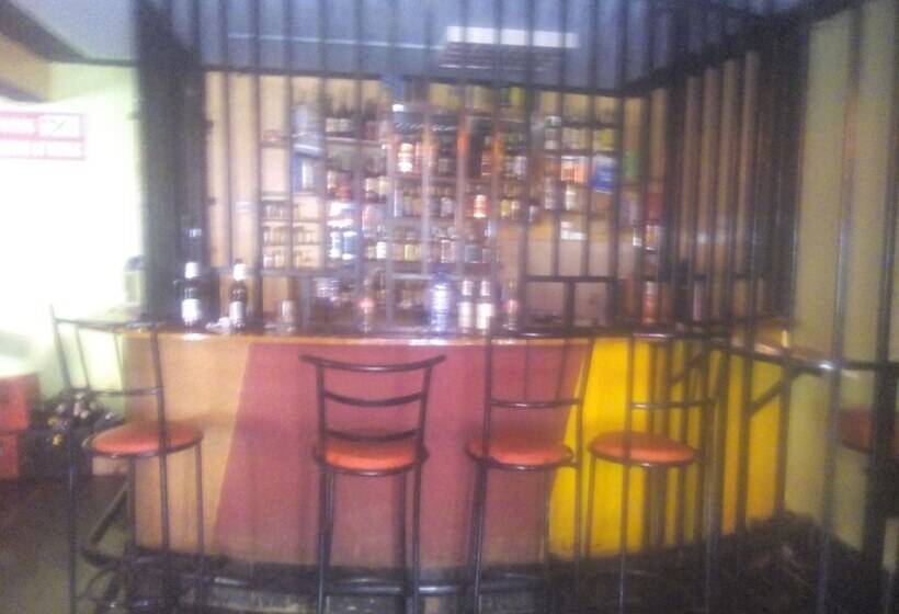 تختخواب و صبحانه The Hub Guest House