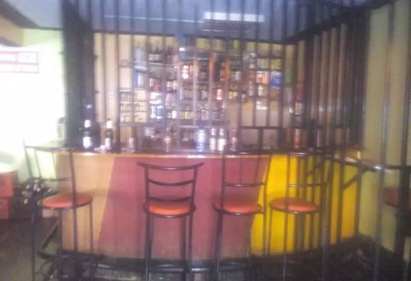 تختخواب و صبحانه The Hub Guest House