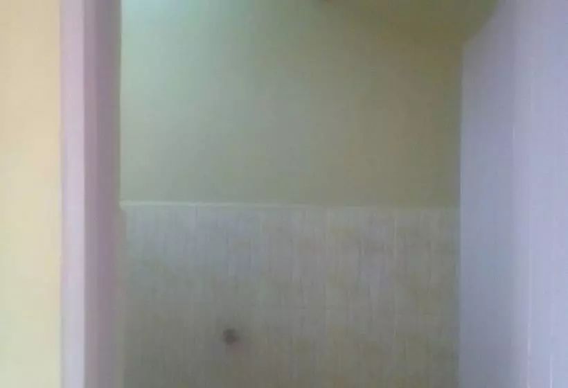 تختخواب و صبحانه The Hub Guest House