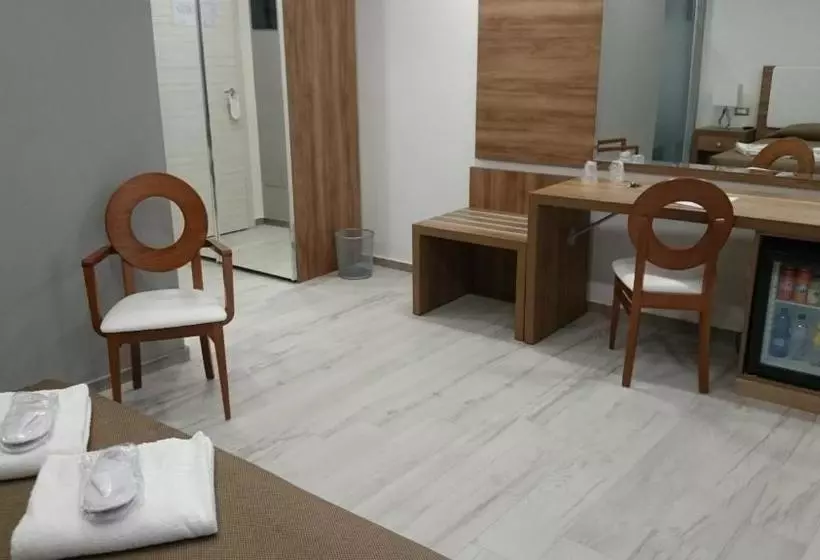 簡易ホテル Grand Hotel Del Lago