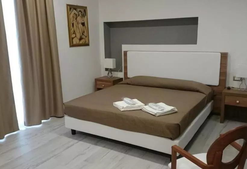 簡易ホテル Grand Hotel Del Lago