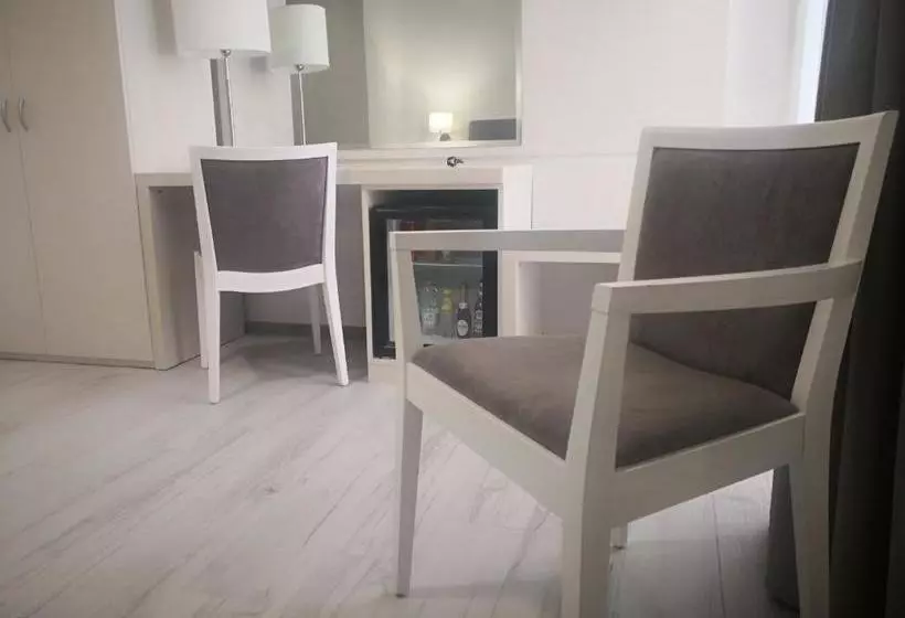 簡易ホテル Grand Hotel Del Lago