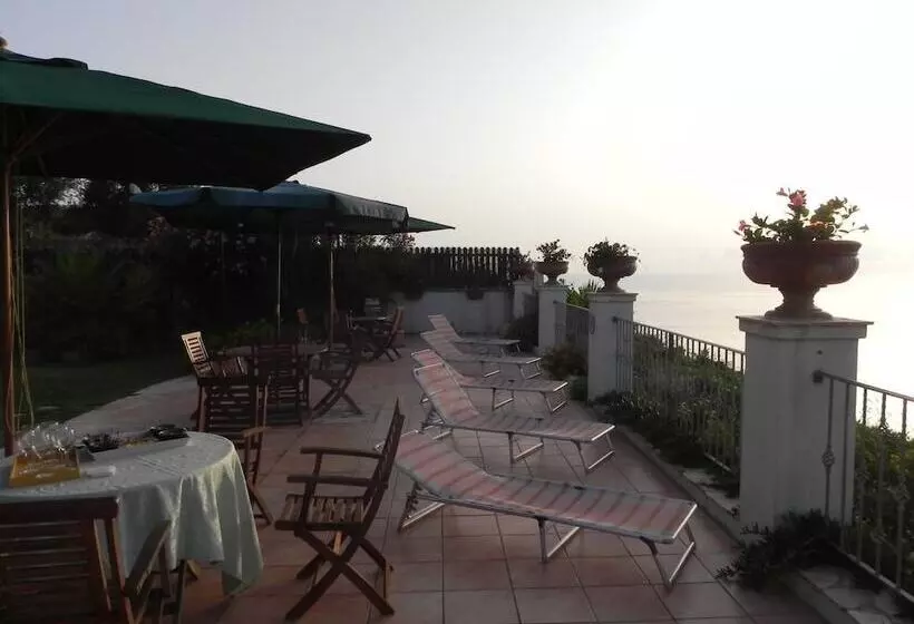 Hotelli Albergo Belvedere