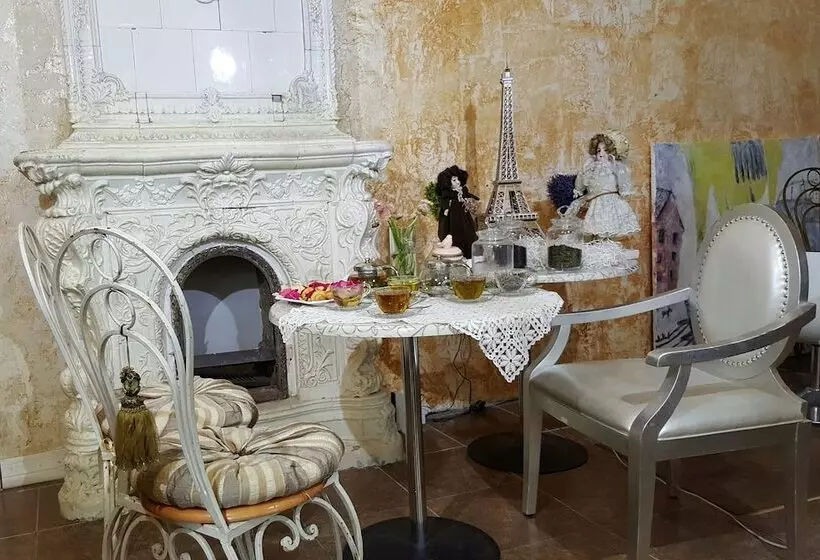 هتل Bichaikhanov Palace