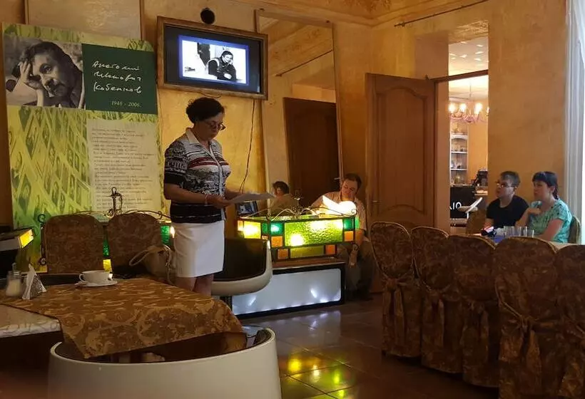 هتل Bichaikhanov Palace