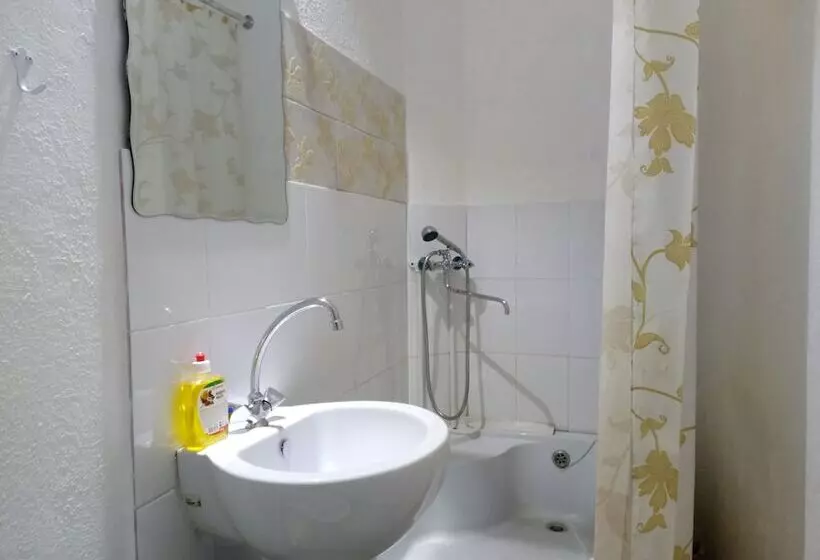 هتل Bichaikhanov Palace