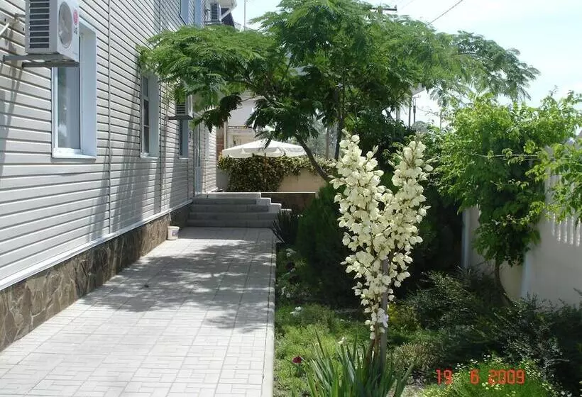 Majatalo Guest House Delfin