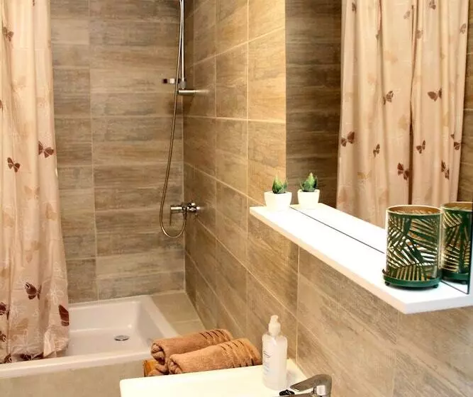 Majatalo Old Theatre Rooms And Apartments