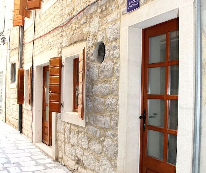 بنسيون Old Theatre Rooms And Apartments