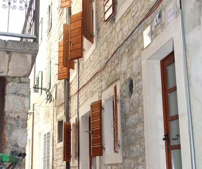 Majatalo Old Theatre Rooms And Apartments