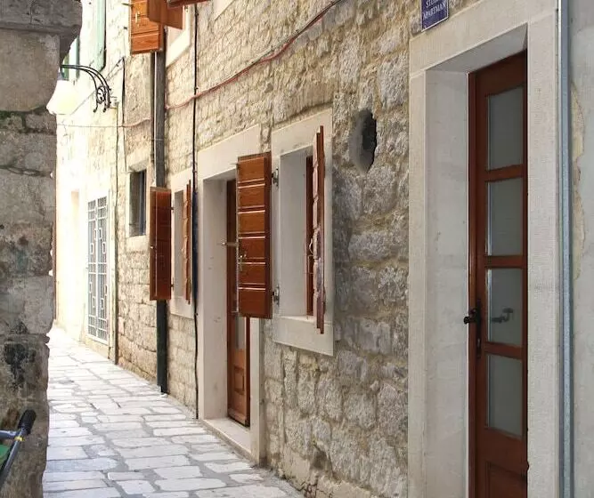 Majatalo Old Theatre Rooms And Apartments