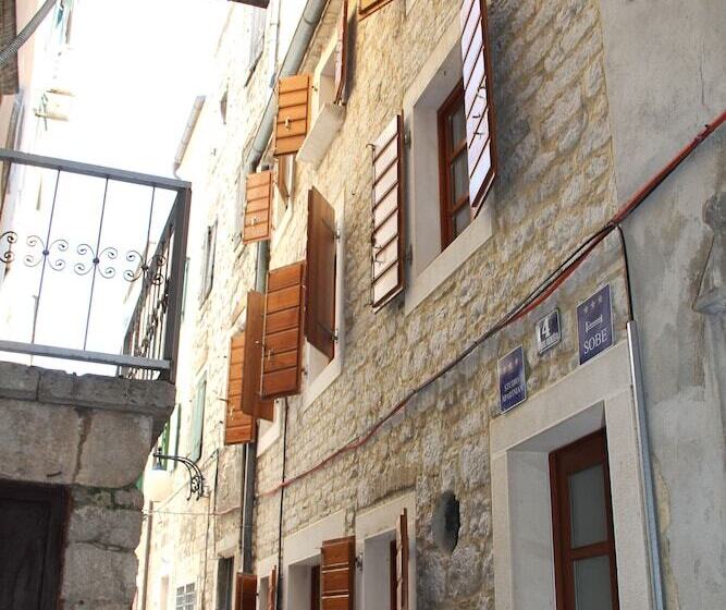 بنسيون Old Theatre Rooms And Apartments