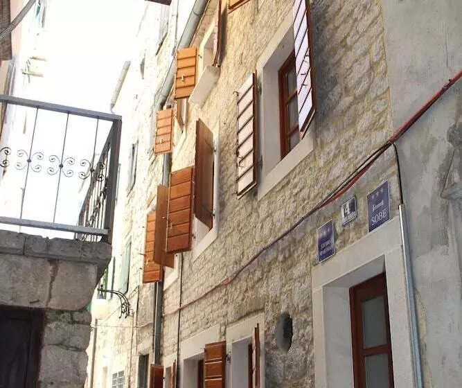 Majatalo Old Theatre Rooms And Apartments