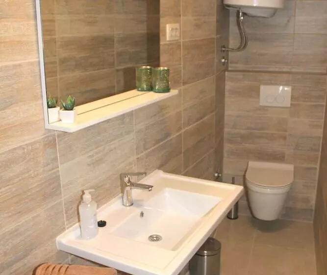 Majatalo Old Theatre Rooms And Apartments