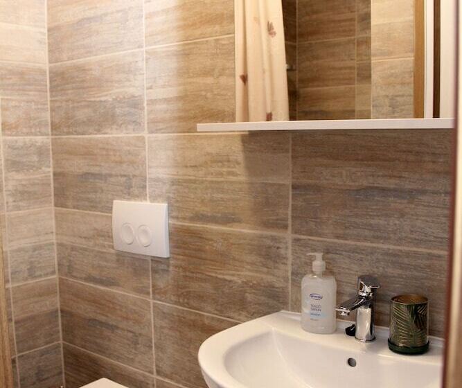 بنسيون Old Theatre Rooms And Apartments