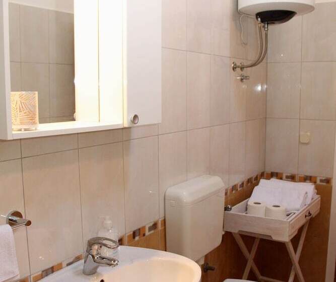 بنسيون Old Theatre Rooms And Apartments