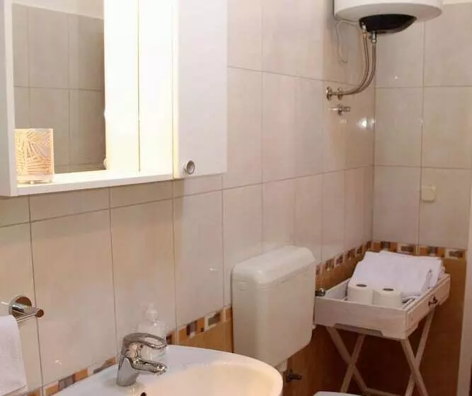 Majatalo Old Theatre Rooms And Apartments