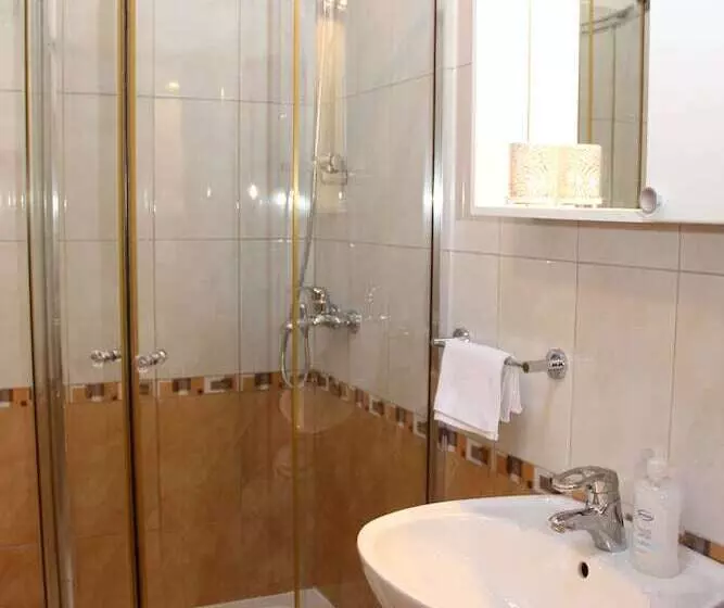 Majatalo Old Theatre Rooms And Apartments