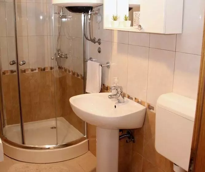 Majatalo Old Theatre Rooms And Apartments