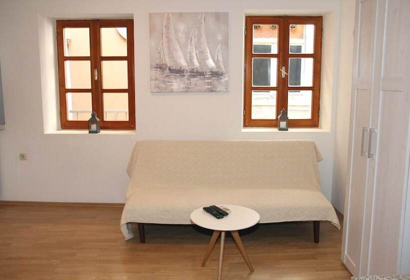 بنسيون Old Theatre Rooms And Apartments