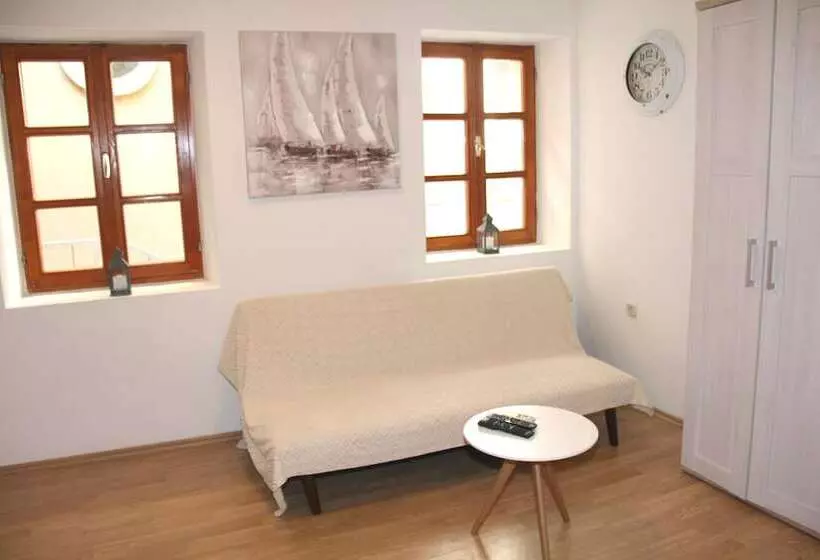 Majatalo Old Theatre Rooms And Apartments