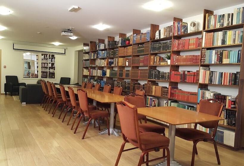 هتل Húsavík Cape