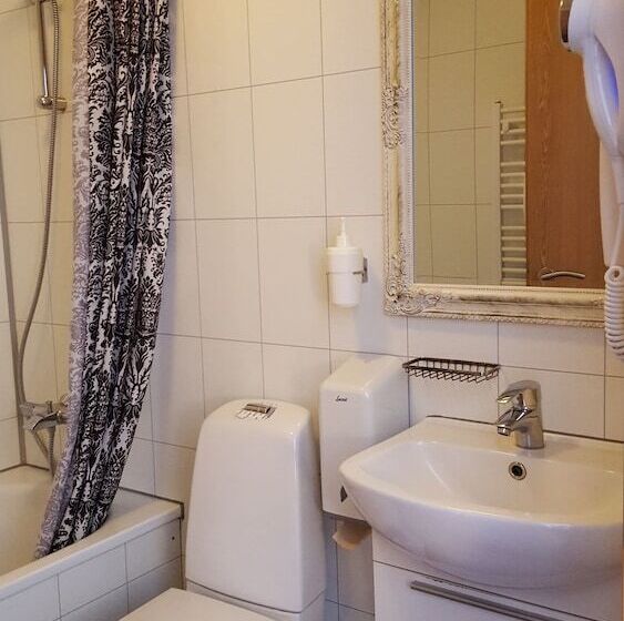 هتل Húsavík Cape