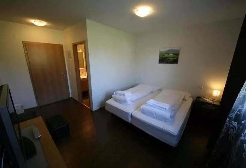 هتل Húsavík Cape