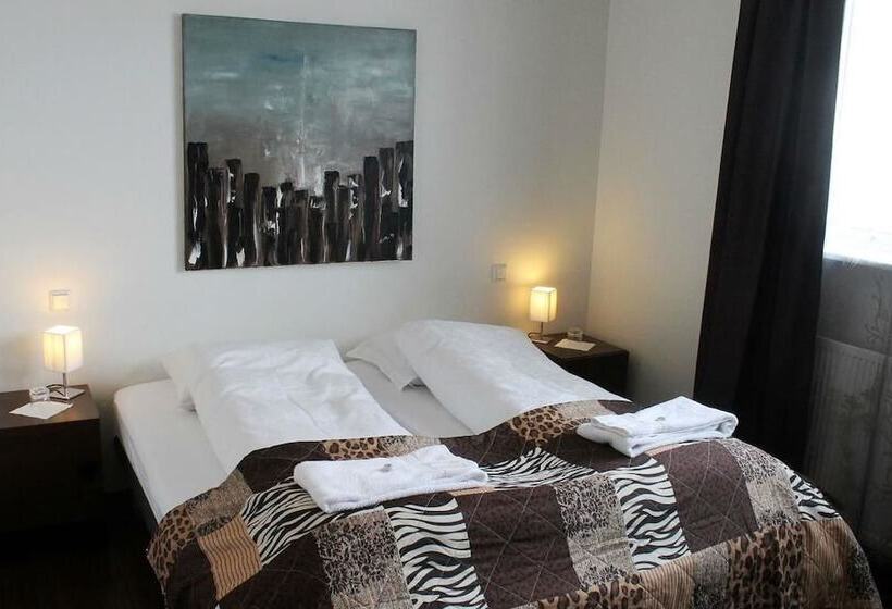 هتل Húsavík Cape