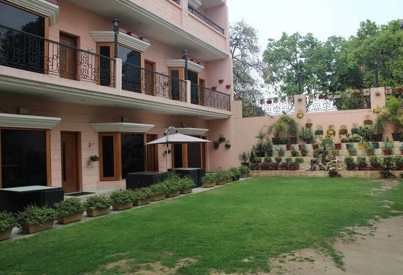 هتل Mohan Continental