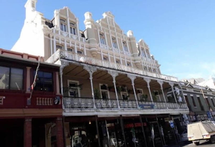 Carnival Court Backpackers   Hostel