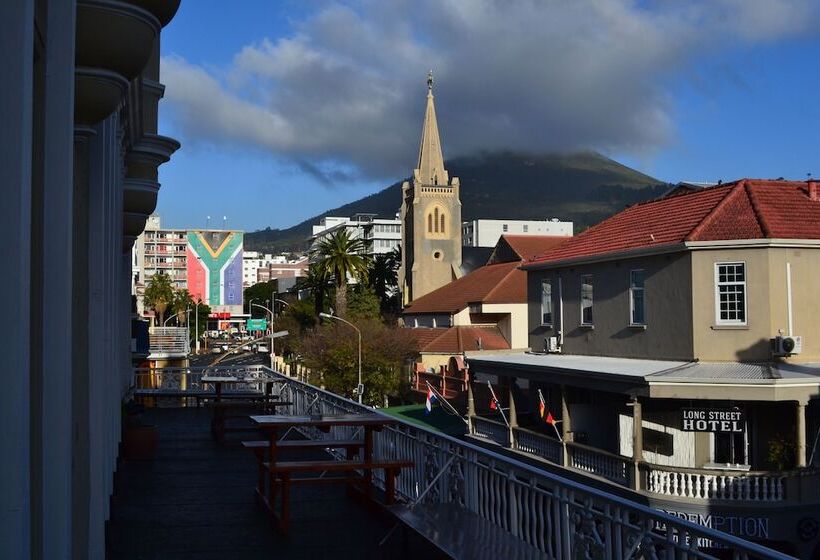 Carnival Court Backpackers   Hostel