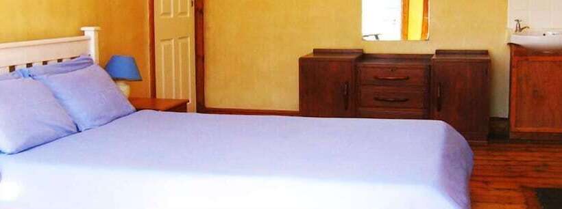 Carnival Court Backpackers   Hostel