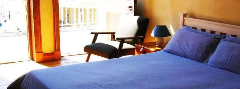 Carnival Court Backpackers   Hostel