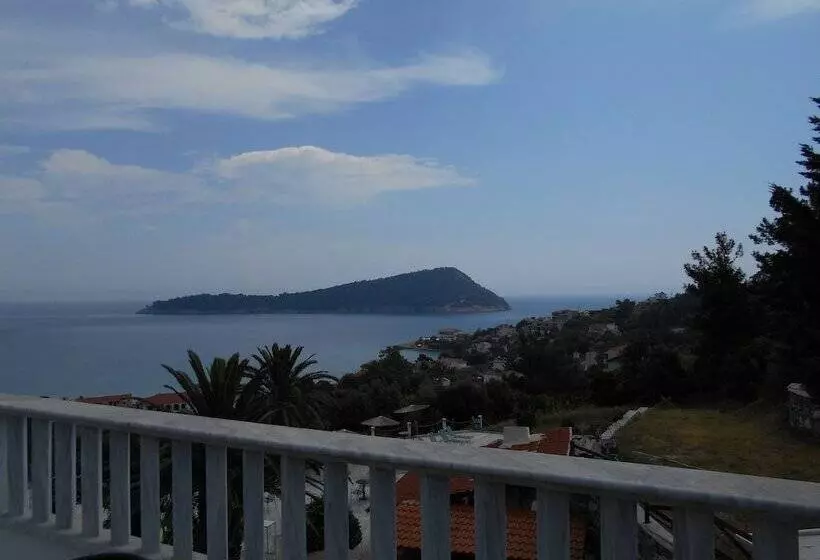 Hotelli Kinira Beach