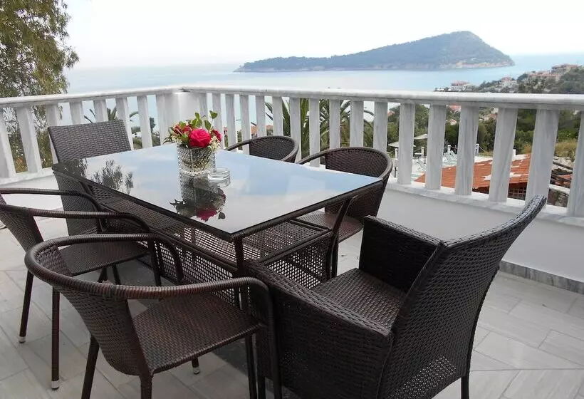 Hotelli Kinira Beach