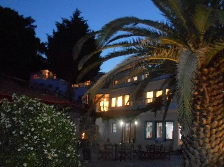 Hotelli Kinira Beach