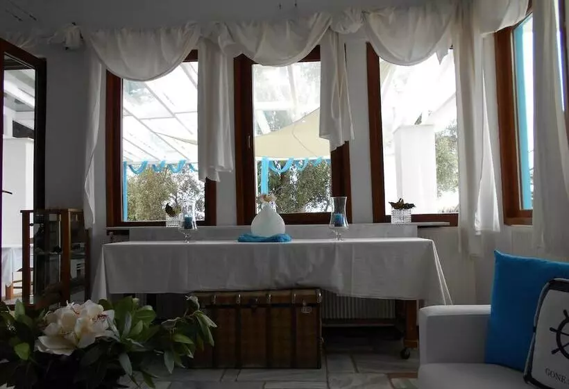 Hotelli Kinira Beach