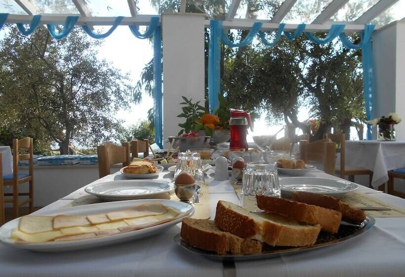 فندق Kinira Beach