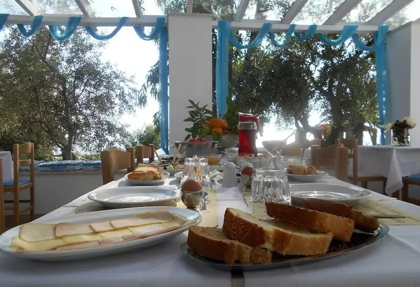 Hotelli Kinira Beach