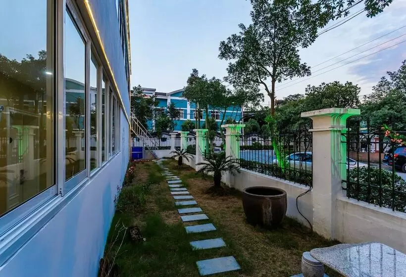 پانسیون Wuzhen Dreamy Atmosphere Inn