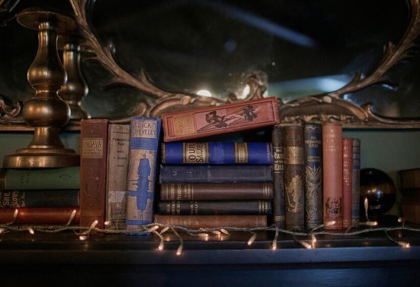 The Royal Hotel Featherston   Boutique